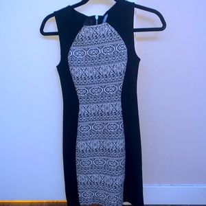 H&M dress size 4Zips up in the back, still in great condition. Been worn once.